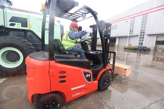 Elevadora hidráulica diesel de 3 toneladas en el almacén CPCD30 40kw 2650rpm